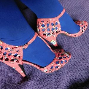 Never Worn Rocketdog Tee Strap Dotted Floral Heels